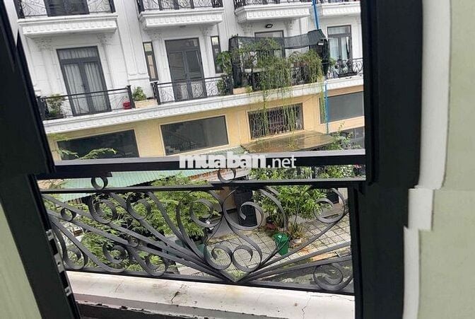 Miễn phí dịch vụ,nước tháng đầu tiên.