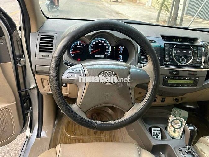 Toyota Fortuner 2013 Xăng 4x2 Bạc 7 chỗ