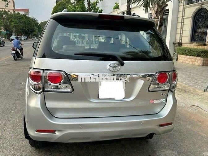 Toyota Fortuner 2013 Xăng 4x2 Bạc 7 chỗ