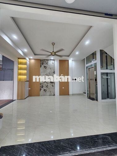 ✨ Thang máy xịn – 5 tầng sừng sững – Đẹp không tì vết! ✨