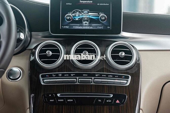 Mercedes GLC200 ĐKLĐ 2019 - Đen Kem - chất xe đẹp