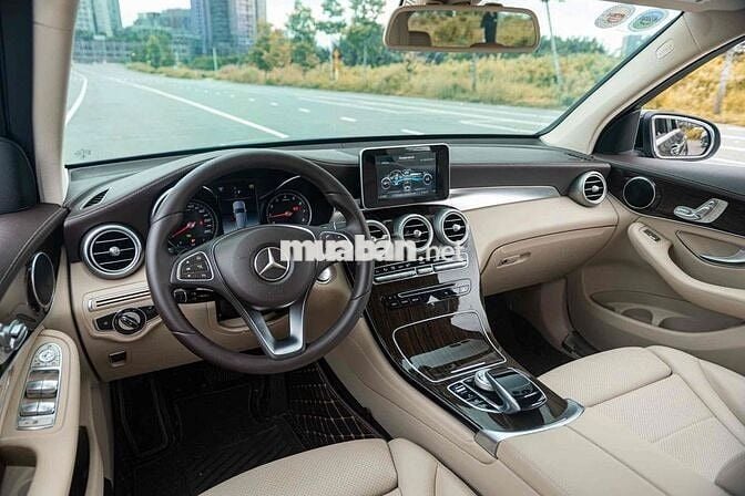 Mercedes GLC200 ĐKLĐ 2019 - Đen Kem - chất xe đẹp