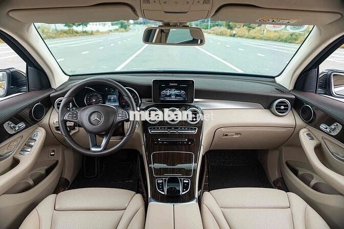 Mercedes GLC200 ĐKLĐ 2019 - Đen Kem - chất xe đẹp