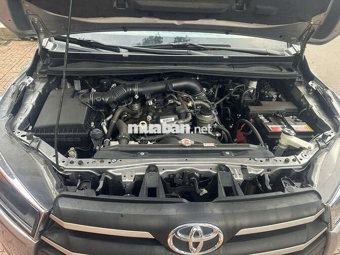 Innova 2019 2.0E - 105000 km