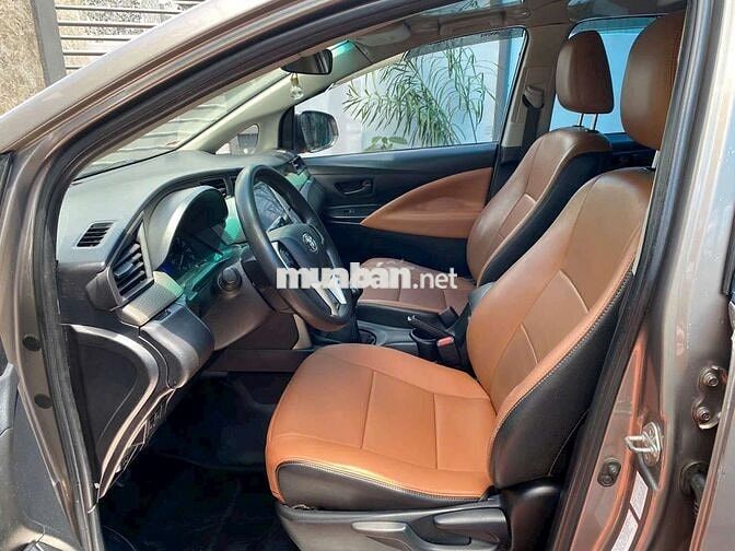 Innova 2017 2.0E - 104000 km