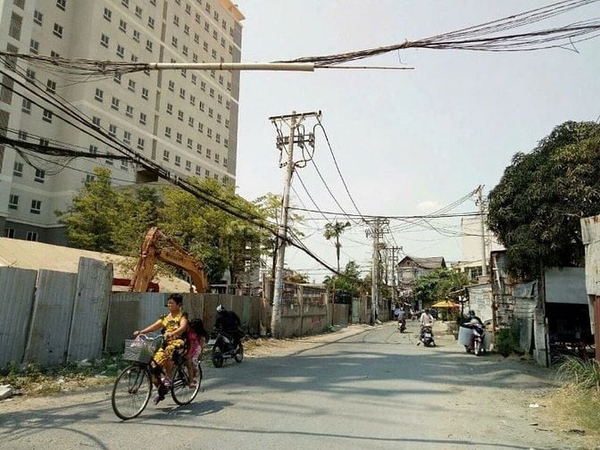 NHÀ QUỐC LỘ 50 BÌNH CHÁNH GẦN ÁO CƯỚI KIM HOÀNG khu hiện hữu ko qh 