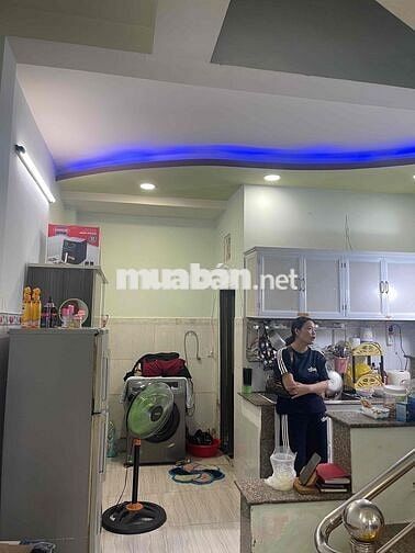 kẹt tiền cần bán căn nhà 4x10 1 trện 1 lầu