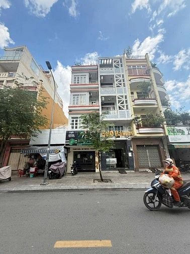 Bán mặt tiền đường Cô Giang, Q1, Dt 4 x19m 4tầng, Gần chợ bến Thành