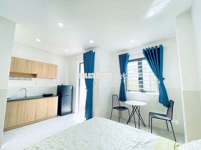 Cho thuê phòng 35m2 Full NT Ban công thoáng Thích Quảng Đức gần Q1, Q3