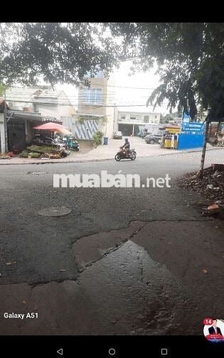 BÁN LÔ ĐẤT CÓ NHÀ CẤP 4 10X17 HẺN XE TẢI SÁT MẶT TIỀN CÂY DA TIỆN XÂY