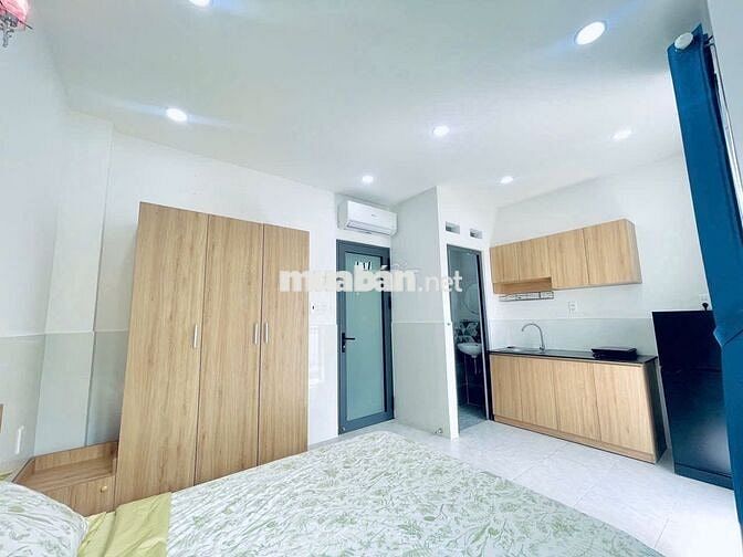 Cho thuê phòng 35m2 Full NT Ban công thoáng Thích Quảng Đức gần Q1, Q3