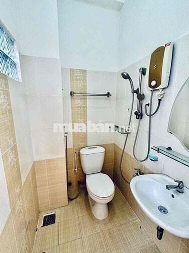 Nhà hxh 1025 CMT8, 3.5x15m, 2 lầu ST , 4pn máy lạnh giá 16tr