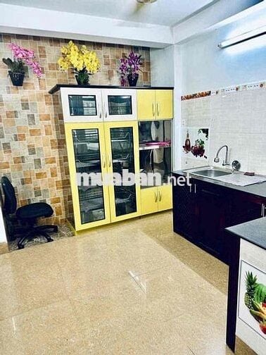 Nhà hxh 1025 CMT8, 3.5x15m, 2 lầu ST , 4pn máy lạnh giá 16tr