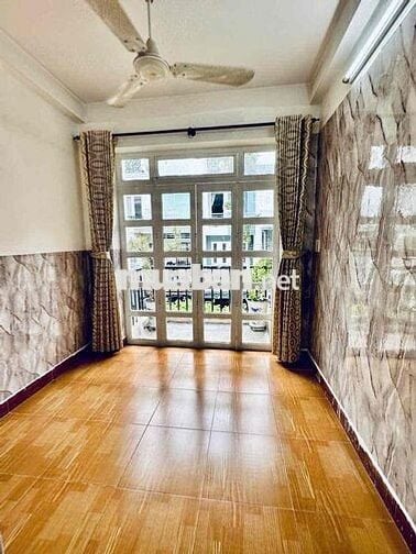 Nhà hxh 1025 CMT8, 3.5x15m, 2 lầu ST , 4pn máy lạnh giá 16tr