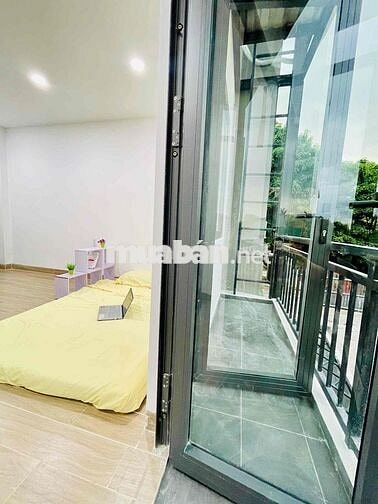 STUDIO MỚI CỬA SỔ BANCOL SIÊU THOÁNG ĐI BỘ QUA ĐH NGUYỄN TẤT THÀNH