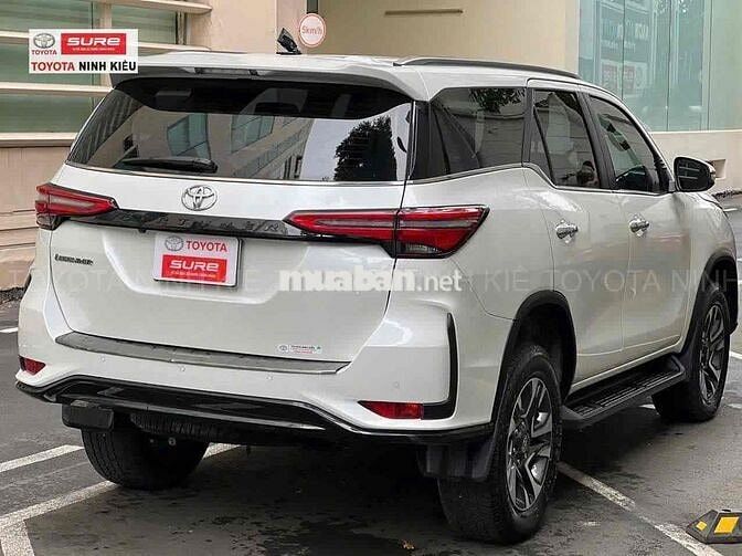 Toyota Fortuner Legender 2.4AT Trả trước 280tr