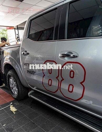 xe chạy gia đình lên đồ chơi nhiều