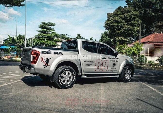 xe chạy gia đình lên đồ chơi nhiều