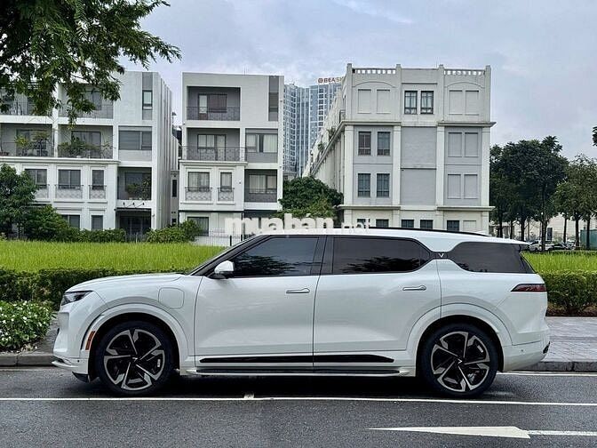 VinFast VF9 2024 Plus - 4050 km