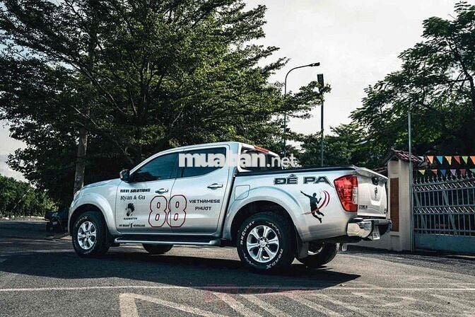 xe chạy gia đình lên đồ chơi nhiều