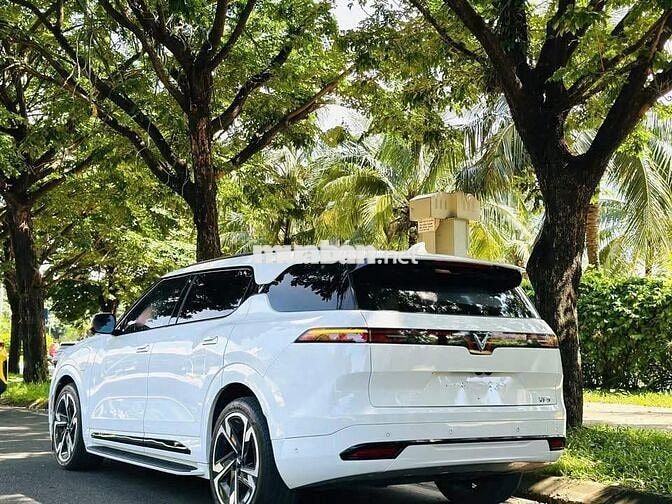 VinFast VF9 2024 Plus - 4050 km