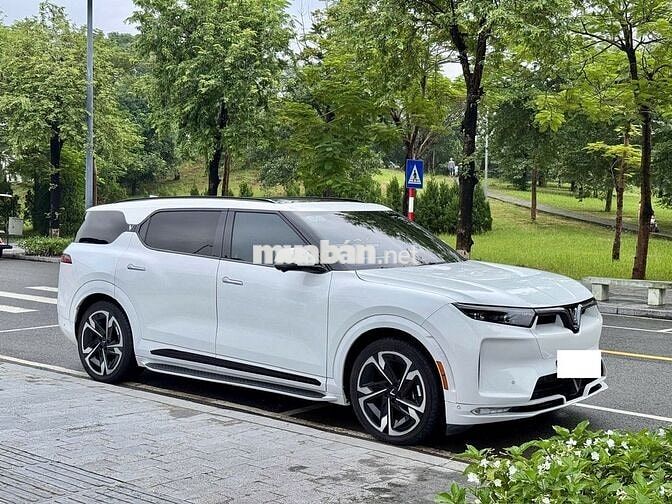 VinFast VF9 2024 Plus - 4050 km