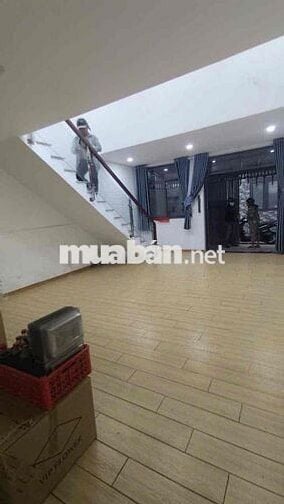 nhà mới đẹp 1 lầu lửng 3pn  đ 52 gần chợ hiệp bình