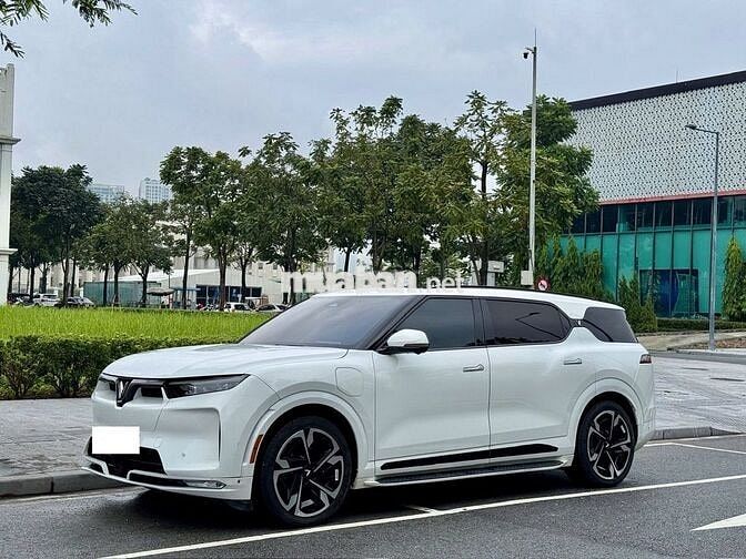 VinFast VF9 2024 Plus - 4050 km