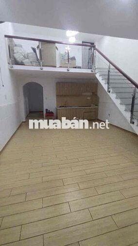 nhà mới đẹp 1 lầu lửng 3pn  đ 52 gần chợ hiệp bình