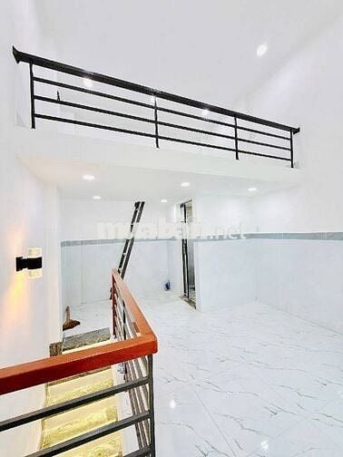 BÁN NHÀ NHỎ ĐẸP ĐÔNG HỒ P4 Q8 - HẺM BA GÁC - 2 TẦNG 2PN - NHỈNH 2 TỶ.