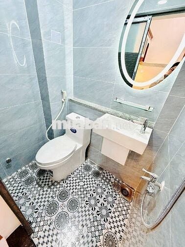 BÁN NHÀ NHỎ ĐẸP ĐÔNG HỒ P4 Q8 - HẺM BA GÁC - 2 TẦNG 2PN - NHỈNH 2 TỶ.