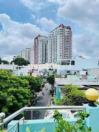 Nhà mặt tiền 5 tang KD ngay chợ (3m x 10m) Phó Cơ Điều q11