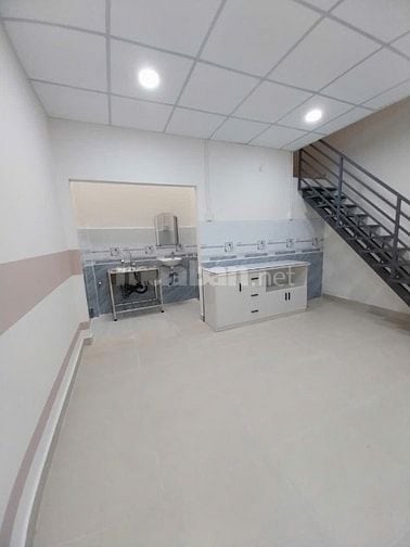 Nhà Phạm Văn Bạch 4,3x14m, trệt + lửng, sổ hồng riêng, gần sân bay