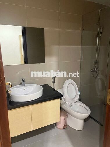 Cho thuê căn hộ studio 30m2, mặt phố Quảng An, full đồ, giá 7 triệu