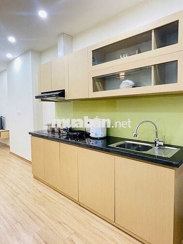 Cho thuê căn hộ studio 30m2, mặt phố Quảng An, full đồ, giá 7 triệu