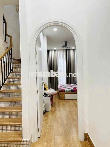 Nhà 3 lầu đẹp mới (5,5m x 12m) Lãnh Binh Thăng q11 sát 3/2