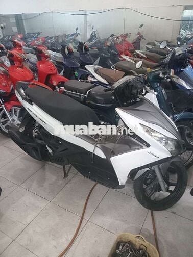 Xe máy Honda Air Blade màu trắng bạc