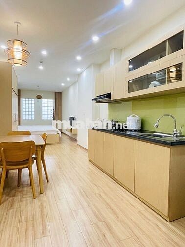 Cho thuê căn hộ studio 30m2, mặt phố Quảng An, full đồ, giá 7 triệu