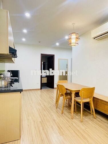 Cho thuê căn hộ studio 30m2, mặt phố Quảng An, full đồ, giá 7 triệu