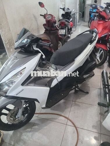Xe máy Honda Air Blade màu trắng bạc