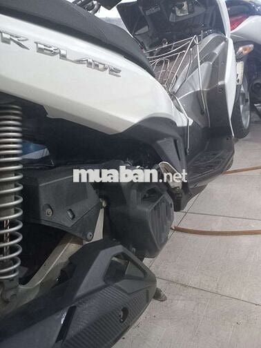 Xe máy Honda Air Blade màu trắng bạc