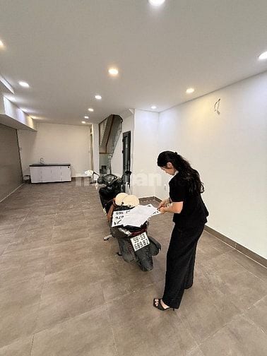 Cho thuê nhà phố 95 Đường Hoa Đào, 37 triệu VND, 40 m2, 4 tầng + trệt 