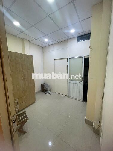 Cho thuê phòng trọ 40m2 đường Nguyễn Du, Quận 1