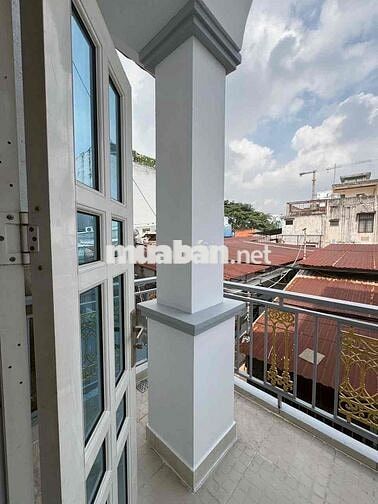 Cho thuê nhà hẻm Nguyễn Phúc Chu