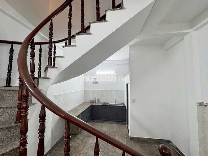 Vincom Thủ Đức, TT Sầm Uất, 1 trệt 2 lầu, 5PN, HXH - Giá Nhỉnh 5 tỷ