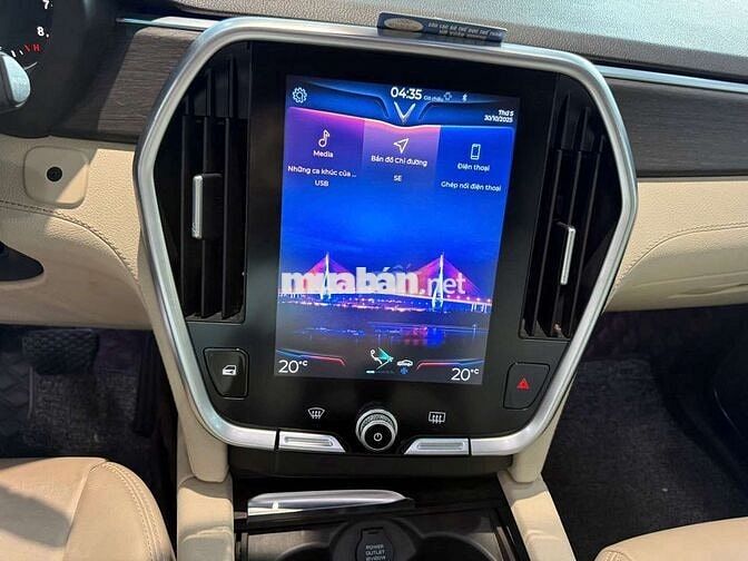 Vinfast Lux SA2.0 2021 Premium, màu xanh,26000 km