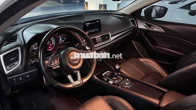 cần bán mazda 3 hatchback 2018 màu trắng một chủ