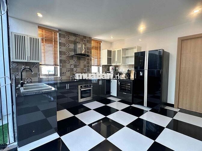 Penhouse for rent 225m2 with private garden including in Son Tra