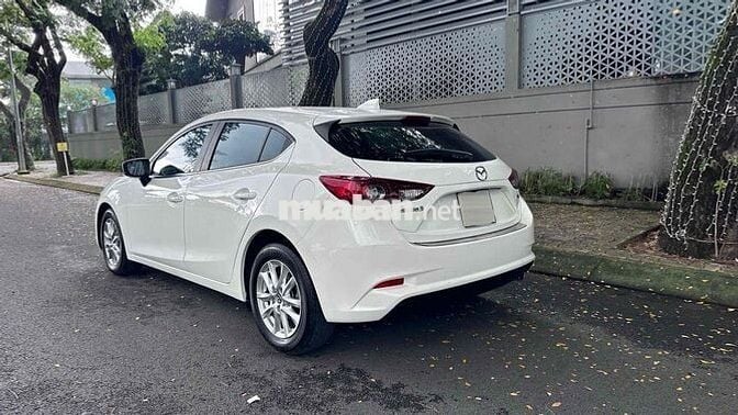 cần bán mazda 3 hatchback 2018 màu trắng một chủ