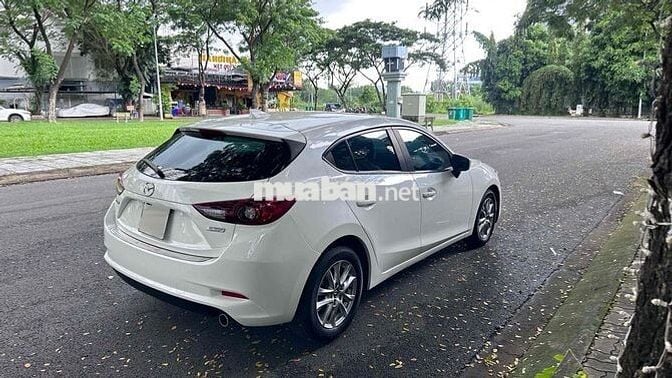 cần bán mazda 3 hatchback 2018 màu trắng một chủ